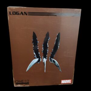 Figura de colección de Mezco one 12, Logan, figura con un par de cabezas intercambiables, con 3 pares de manos intercambiables, figura con muy buenos puntos de articulación.