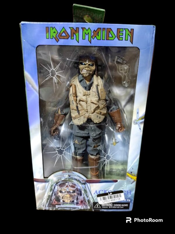 Figura de Eddie la mascota de Iron Maiden, versión aviador, marca Neca.