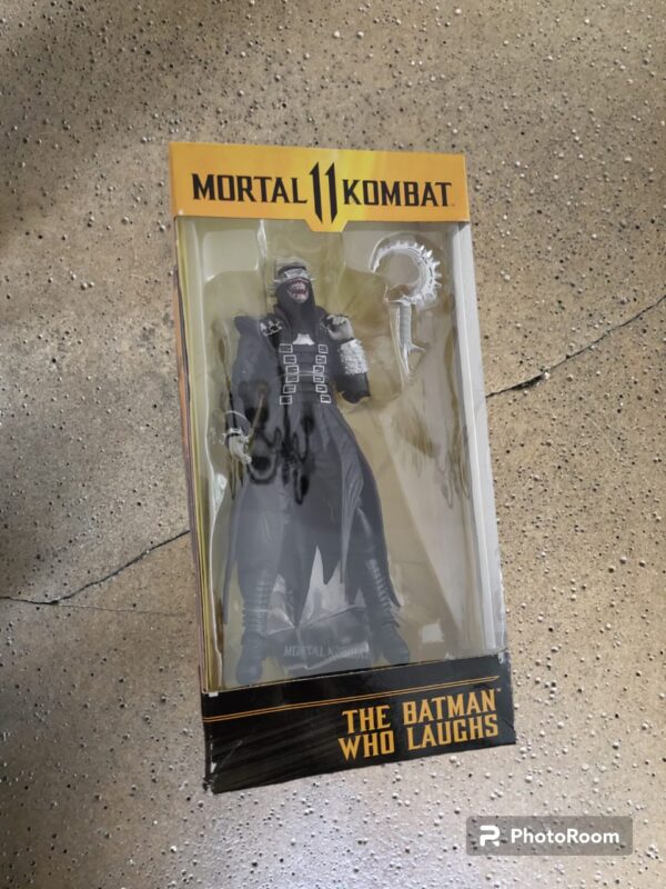 El Batman que ríe de la marca Macfarlane Toys, aquel personaje loco del multiverso de DC, primero un héroe y ahora un villano, el Batman que ríe de la serie Metal de DC.