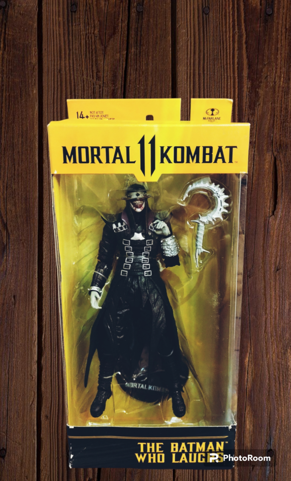 El Batman que ríe de la marca Macfarlane Toys, aquel personaje loco del multiverso de DC, primero un héroe y ahora un villano, el Batman que ríe de la serie Metal de DC.