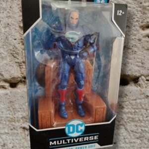 Figura de Mcfarlane Toys, Lex Luthor con el traje de poder sentado en el trono.