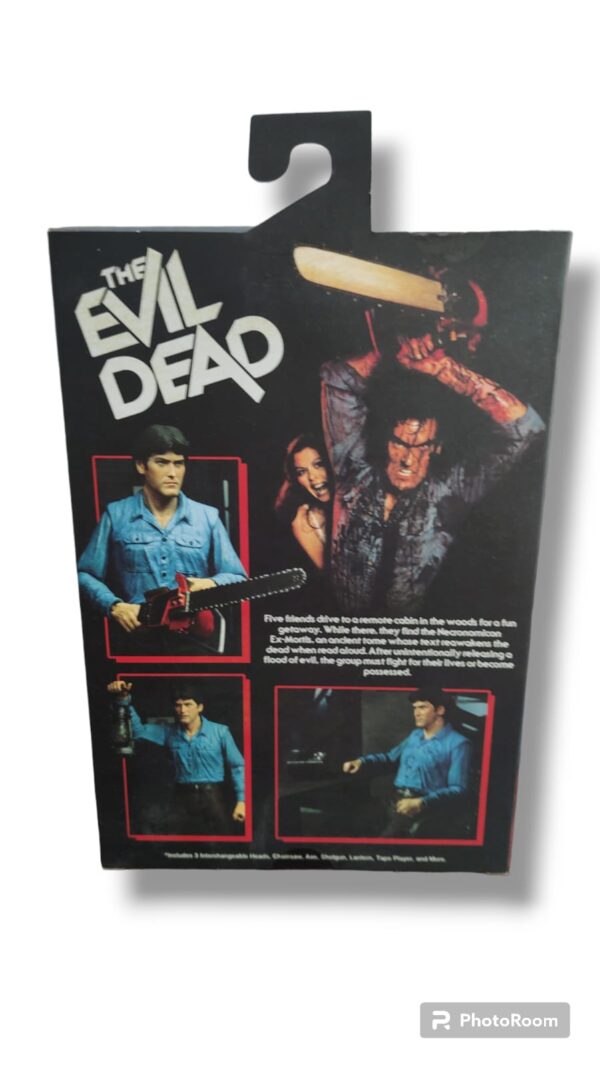 Figura de las peliculas de Evil Dead con su protagonista Ash, donde comienza la historia del Necronomicón y las desventuras de Ash.