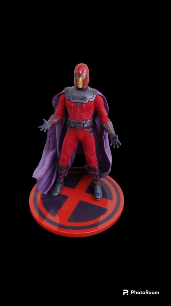 Figura de colección de la marca Mezco One 12.