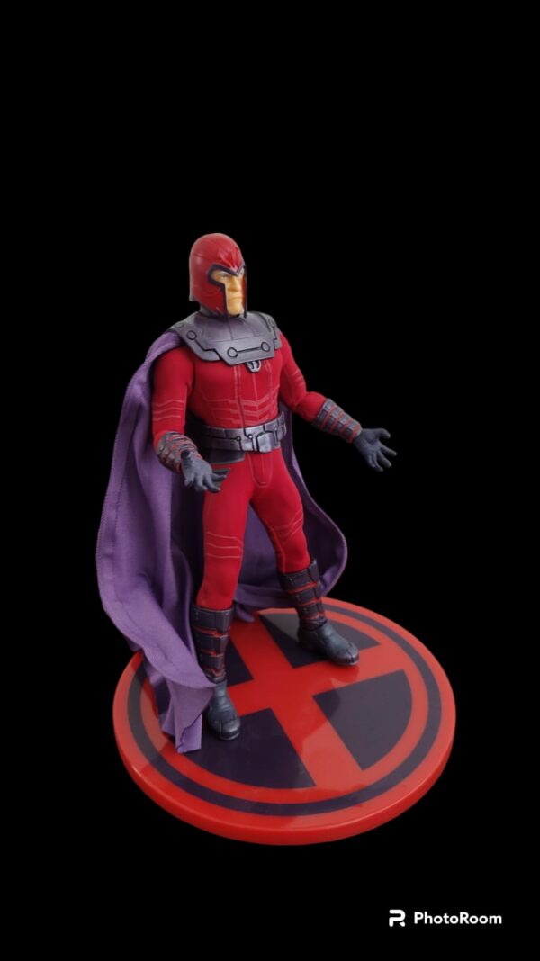 Figura de colección de la marca Mezco One 12.