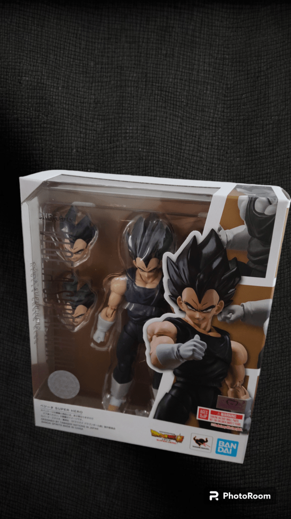 Vegeta super hero, figura de dragon ball super.